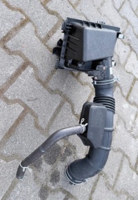 фото thumb №1, Основание корпус фильтра воздуха toyota yaris cross 21- 1.5 hybrid