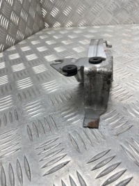 Bmw f10 кронштейн кронштейн насоса воды 2284293 7846161 Цена, фото thumb