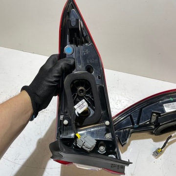 фото thumb №10, Maserati levante лампа задня права крило 20670205 670106830