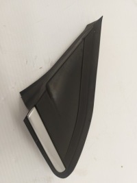 фото thumb №1, Заглушка крыла правая peugeot 2008