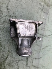 фото thumb №1, Bmw e60 e61 кронштейн опора полуось 7527386