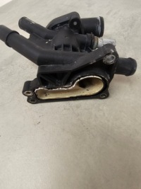 Ford fiesta 1.0 корпус термостата cm5g-9k478-ga Недорого, фото thumb