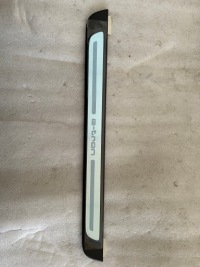 фото thumb №1, Audi накладка поріг 8v4853492j...