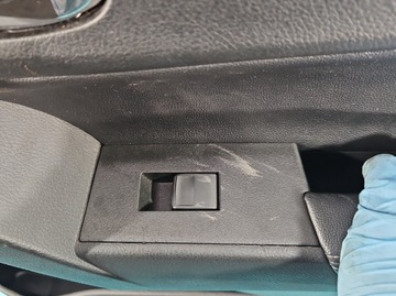 фото thumb №2, Оббивка двері зад права боковина toyota corolla e16 e18 13-19 шкіра