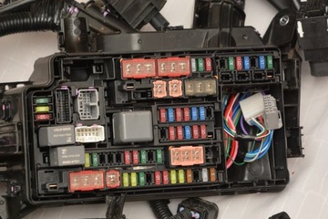 фото thumb №10, Установка коробка запобіжників toyota chr повний led