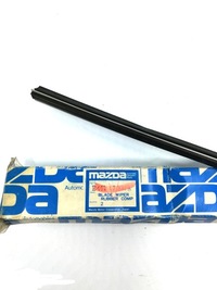 фото thumb №3, Резиновый элемент щетки дворники задняя mazda rx7 b46167331a оригинальный номер