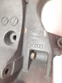 Skoda audi 2.0 tdi кронштейн генератора 03l903143h Доставка, фото thumb