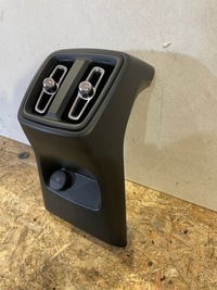 фото thumb №3, Volvo xc40 захист рамка тунель задня 31469030