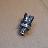 Купить Датчик давления топливной  0281006468 jaguar xe x760 2.0d 2016 год, фото thumb