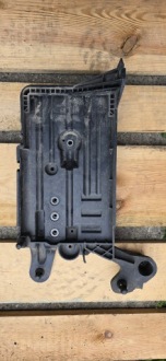 фото thumb №1, Vw caddy 2k5 підставка pod акумулятор 1k0975333