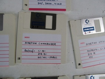 Оригинальные дискеты COMMODORE Amiga (C-64?) 3,5