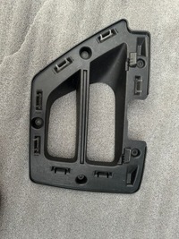 фото thumb №1, Кронштейн решётки бампера l golf vii r 5g0853949d...