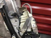 фото thumb №7, Mercedes w221 замок доводчик правый перед доводчик дверь