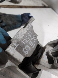 фото thumb №6, Кронштейн подушка двигуна renault scenic iii 1.5 dci 112100020r