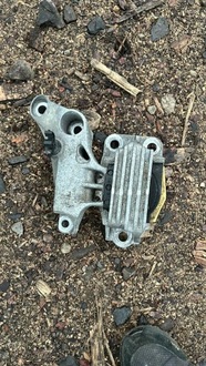 фото thumb №1, Кронштейн двигуна megane iii 1.4tce