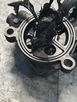 фото thumb №9, Основание фильтра масла оригинальный номер 9685997780 citroen c5 iii 2.0hdi 10r.