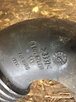 фото thumb №9, A8 d3 4.2 tdi труба шланг воздуха 057129609e