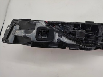 фото thumb №11, Накладка лампа зад 4m8945095m audi q8 4m8