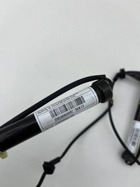 фото thumb №6, Mercedes w205 патрон капот правый левый комплект a2059060002