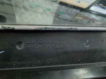 фото thumb №3, Lincoln aviator 2022 чорний label прокладка двері з скло правий зад