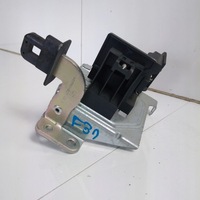 фото thumb №1, Кронштейн шторка левая 7268029 bmw f31