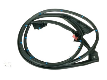 фото thumb №1, Lexus is 13-22 прокладка резиновая накладка na дверь зад левая