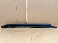 фото thumb №1, Porsche taycan 9j1 молдинг порог правая 9j1854884h оригинал