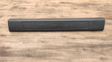 фото thumb №1, Емблема порога пластик праві ds73 f13200 a