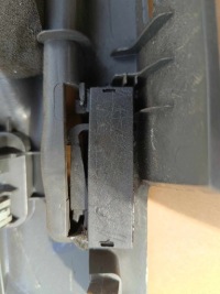 фото thumb №3, Напрямна шторка права ford kuga mk1