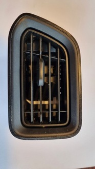 фото thumb №1, Решётка обдув консоли панели master iv 687518035 r правая