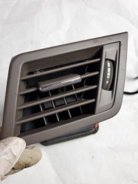 фото thumb №3, Решётка обдув правый перед коричневая mercedes w207