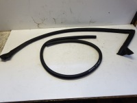 фото thumb №3, Ford mustang vi 2015+ прокладка двері ліва нижня