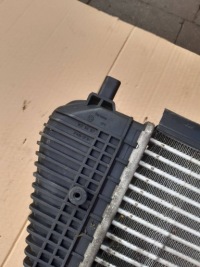 фото thumb №8, Радиатор воздуха интеркулер volkswagen golf v 03-09 1k0145927