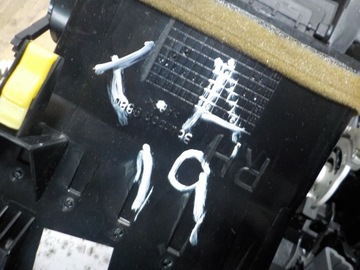 фото thumb №10, Toyota avensis t27 2011r. 2.0 d4d решётка воздуховод средняя 55670-05090