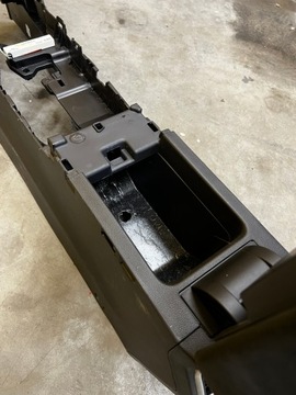 фото thumb №9, Подлокотник бардачок туннеля среднего renault megane rs