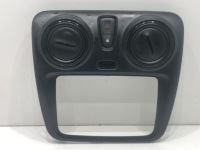 фото thumb №1, Решётка обдув перед dacia dokker 682606882r хэтчбек