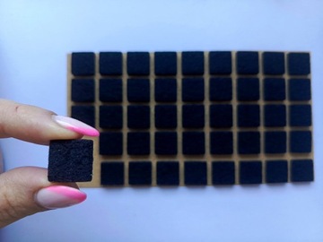 PODKŁADKI POD MEBLE KRZESŁA FILCOWE SAMOPRZYLEPNE CZARNE 15x15mm 45szt