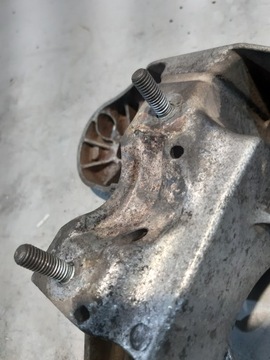 фото thumb №6, Крепление двигателя 8e0199351a лапи двигателя левая vw passat b5 fl 2.8 v6