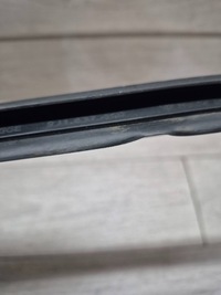 фото thumb №9, 11533. taycan прокладка поріг двері правий перед 9j1837640