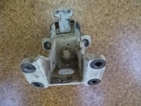 фото thumb №1, Toyota hilux 12r 2,5d4d подушка двигуна