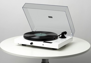 PRO-JECT JUKE BOX E + BT + ACOUSTIC ENERGY AE100