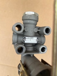 фото thumb №6, Клапан выравнивающий подушек wabco 640060020