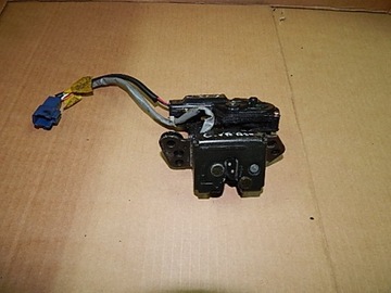 ЗАМОК ЗАДНЕЙ ДВЕРИ TOYOTA COROLLA VERSO II 04-09
