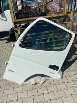 Mitsubishi FUSO CANTER 7C15 левая дверь новая модель