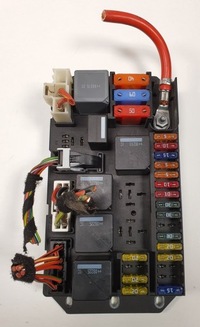 фото thumb №1, Коробка запобіжників range rover l322 yqe500370