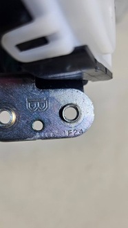 фото thumb №5, Петля крышки багажника mazda 3 48630