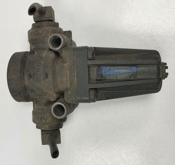 фото thumb №1, Клапан давления воздуха mercedes actros mp4 a0054298444