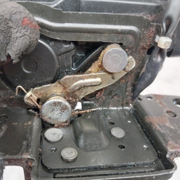 фото thumb №13, Toyota prius ii 2 замок крышки багажника
