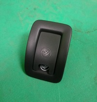 фото thumb №1, Заглушка кронштейни isofix зад audi a6 c7