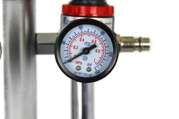 SMAROWNICA Z POMPĄ PNEUMATYCZNĄ O POJEMNOŚCI 17L